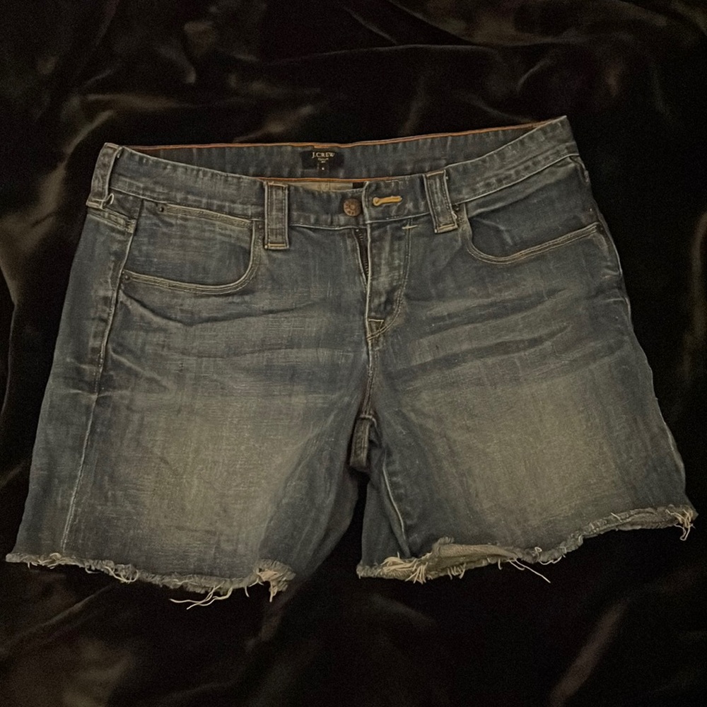 J Crew Brand light denim capris. Size 6. Mid waist.